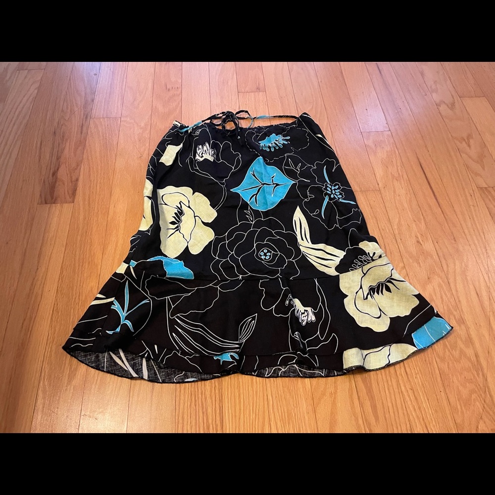 Uniform Petite John Paul Richard Vintage Black and Blue Floral Skirt